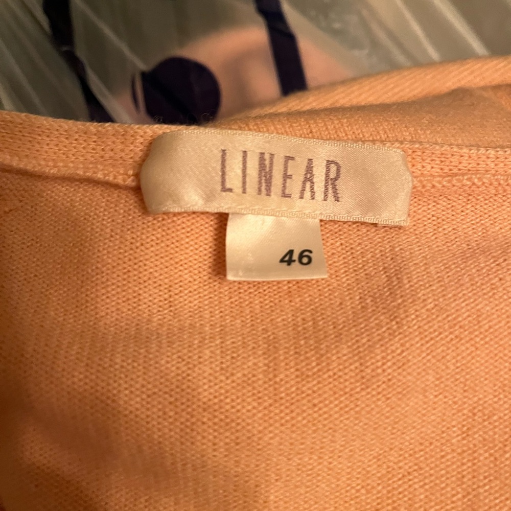 Linear cashmere light pink v-neck short sleeve sweater - Picture 4 of 7